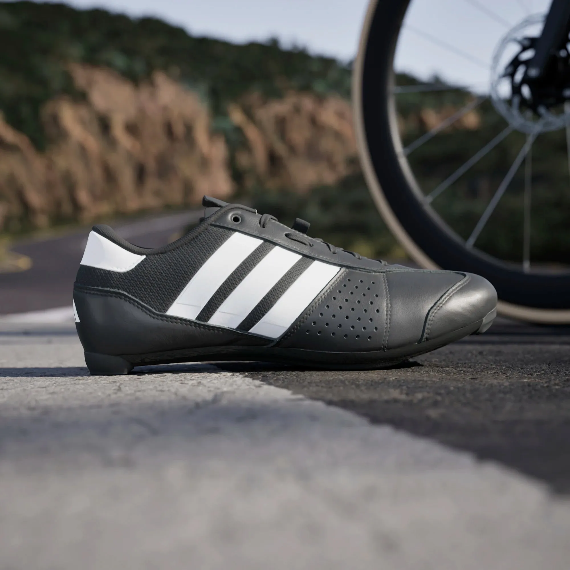 Adidas Heritage Road shoes - Black