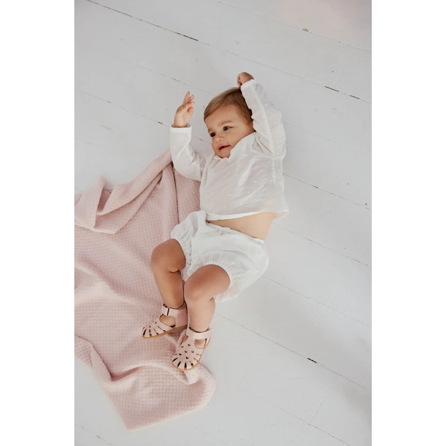 Angulus Rosebud/Rosebud Barnets Første Sandal Med Udstanset Hjertemønster