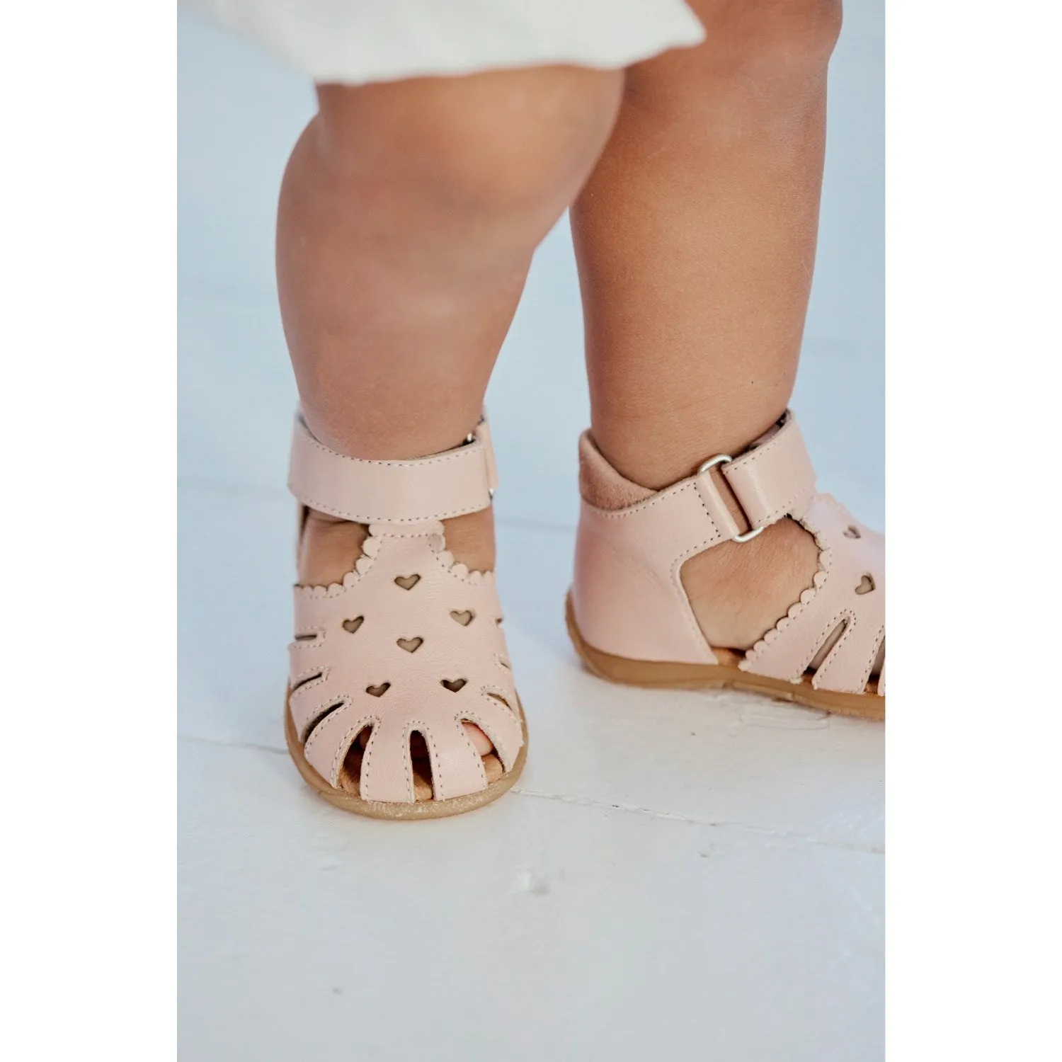 Angulus Rosebud/Rosebud Barnets Første Sandal Med Udstanset Hjertemønster
