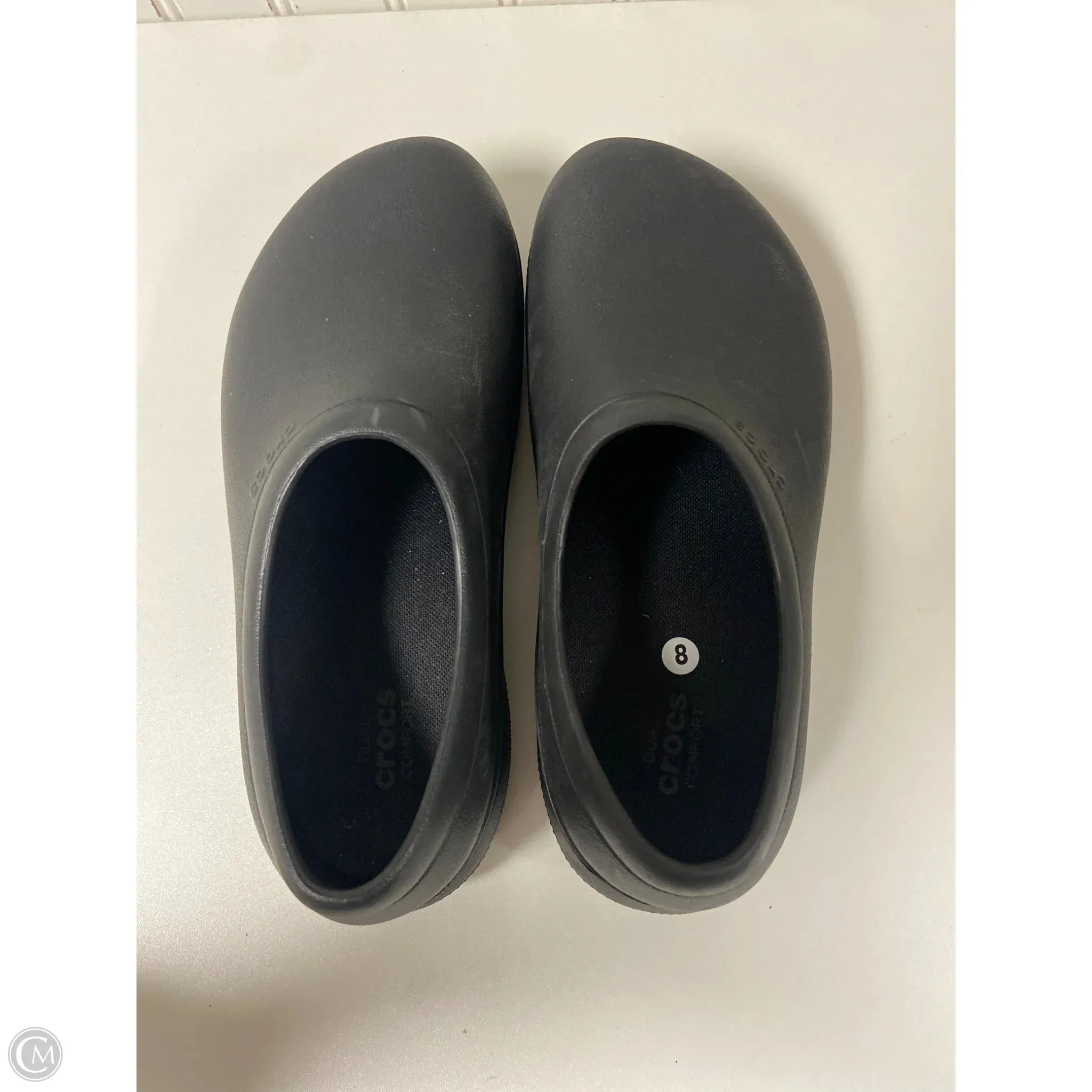 Shoes Flats By Crocs In Black, Size: 8