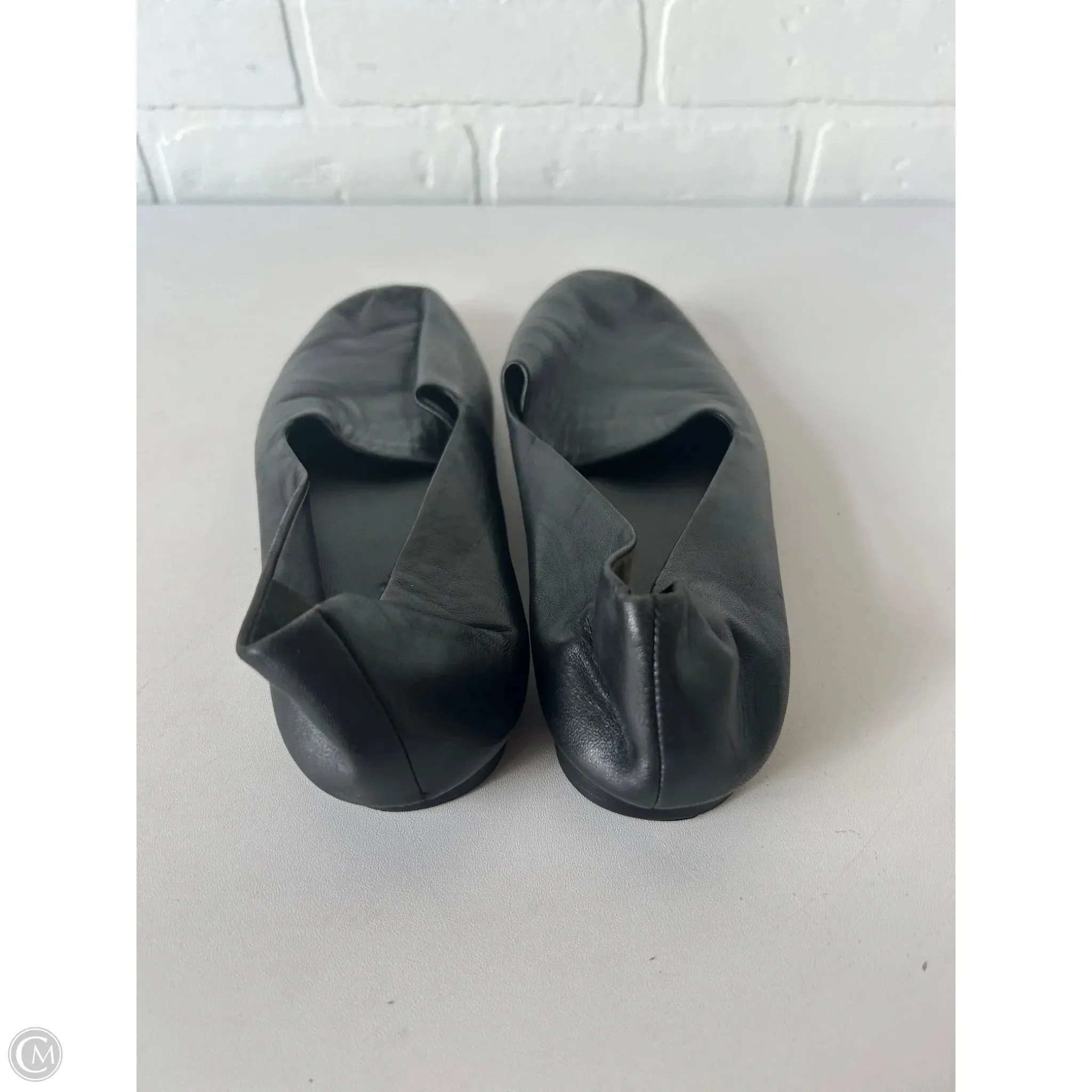 Shoes Flats By Vince In Black, Size: 8