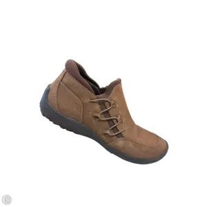 Shoes Sneakers By Clarks In Brown, Size: 10