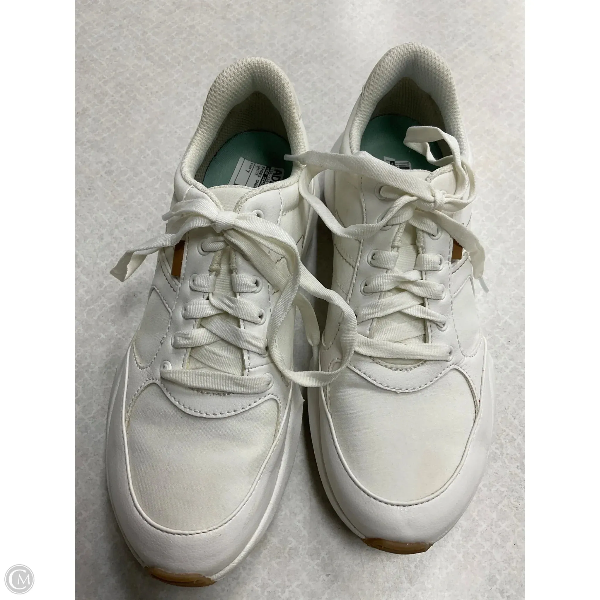 Shoes Sneakers By Dr Scholls In White, Size: 7