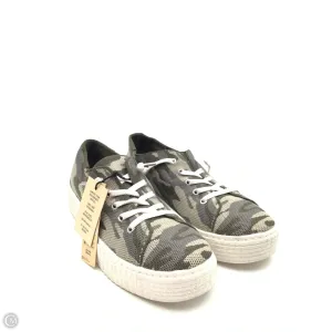 Shoes Sneakers By Madden Nyc In Camouflage Print, Size: 8.5