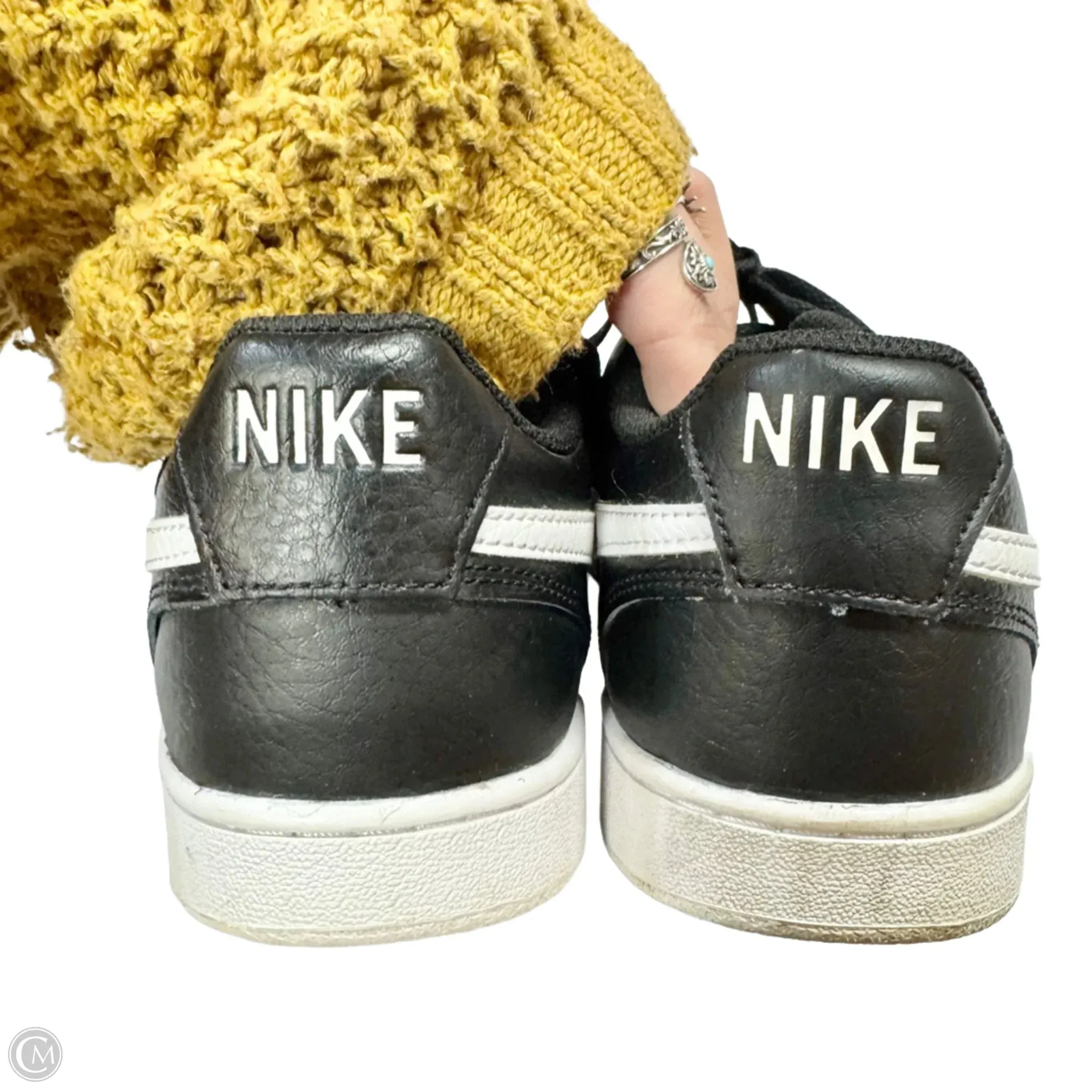 Shoes Sneakers By Nike In Black & White, Size: 10
