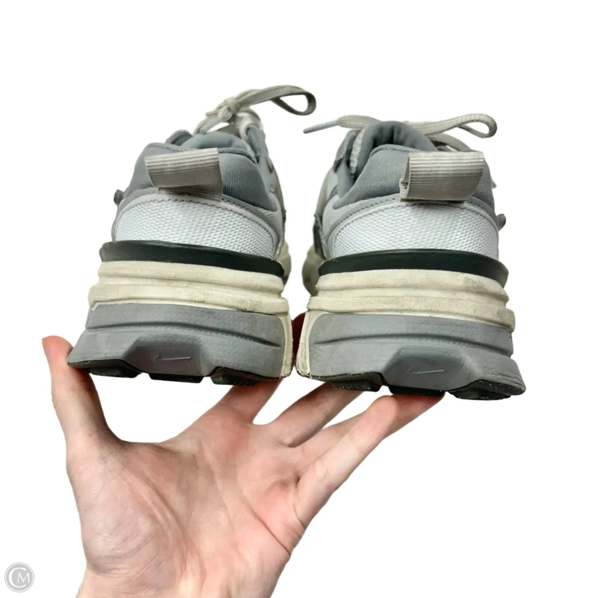 Shoes Sneakers By Nike In Grey, Size: 8.5