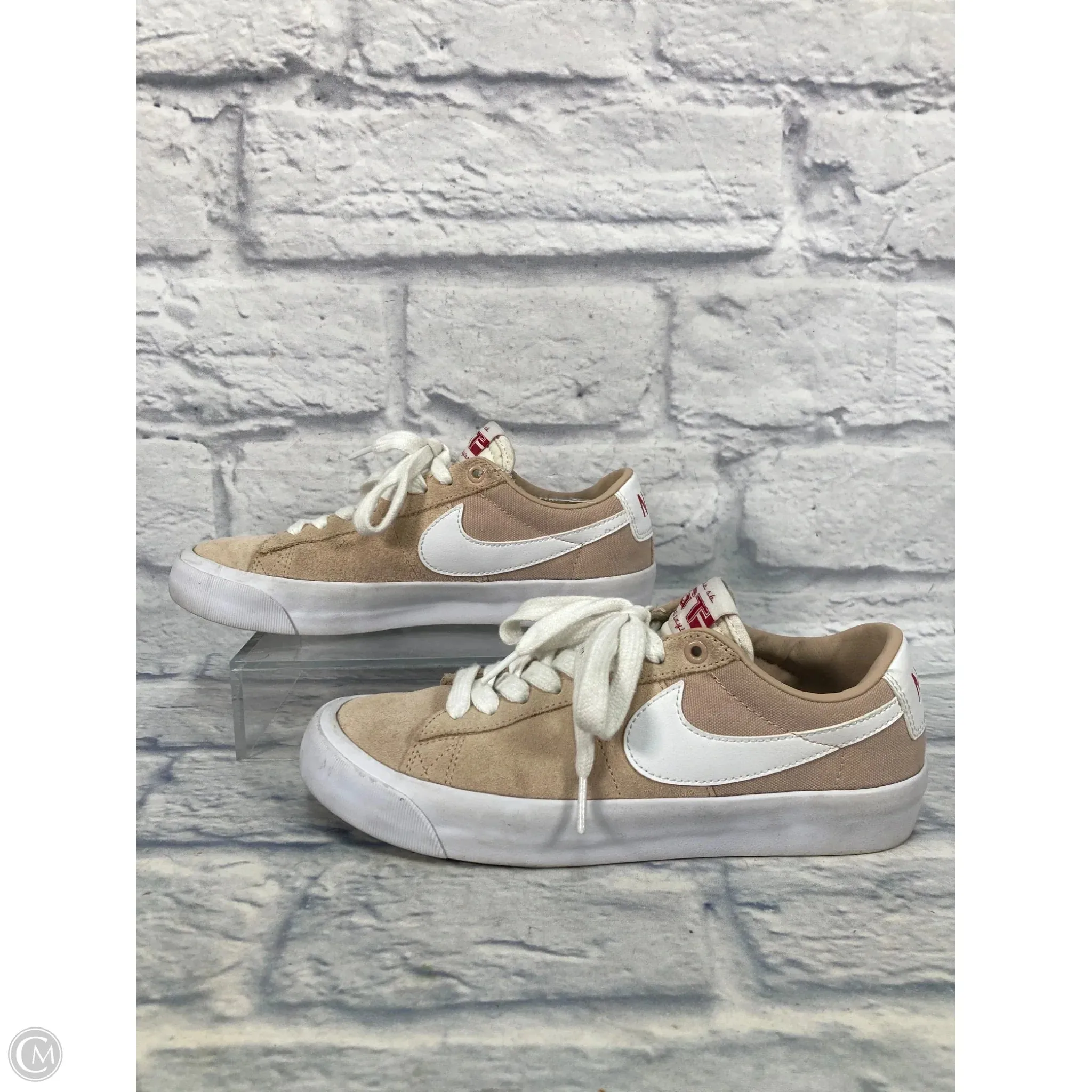 Shoes Sneakers By Nike In Tan, Size: 8