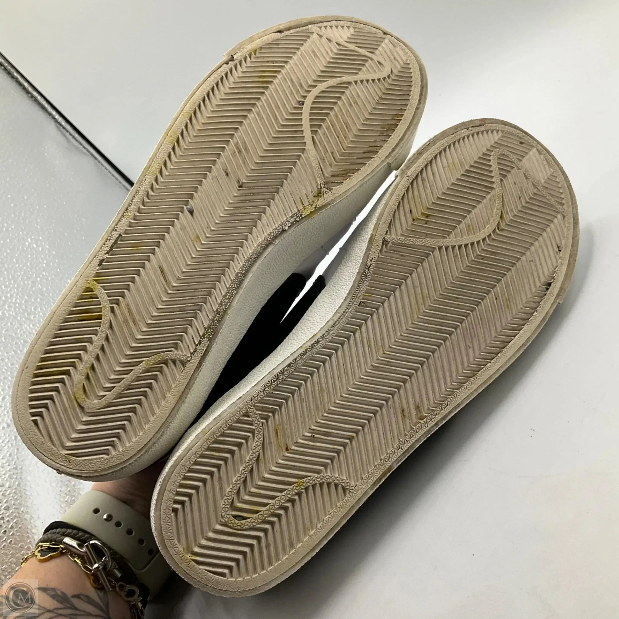 Shoes Sneakers By Nike In White, Size: 7.5