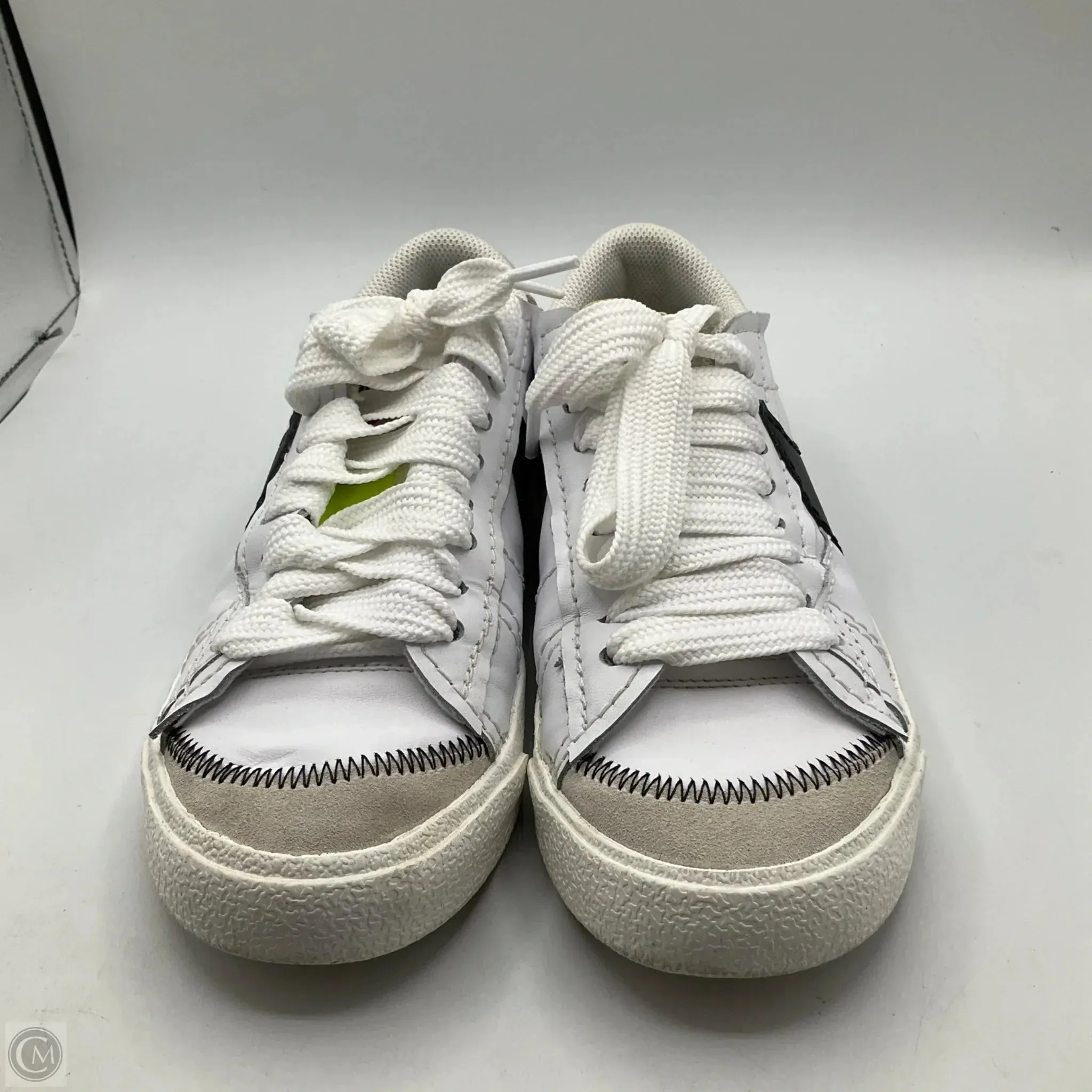 Shoes Sneakers By Nike In White, Size: 7.5
