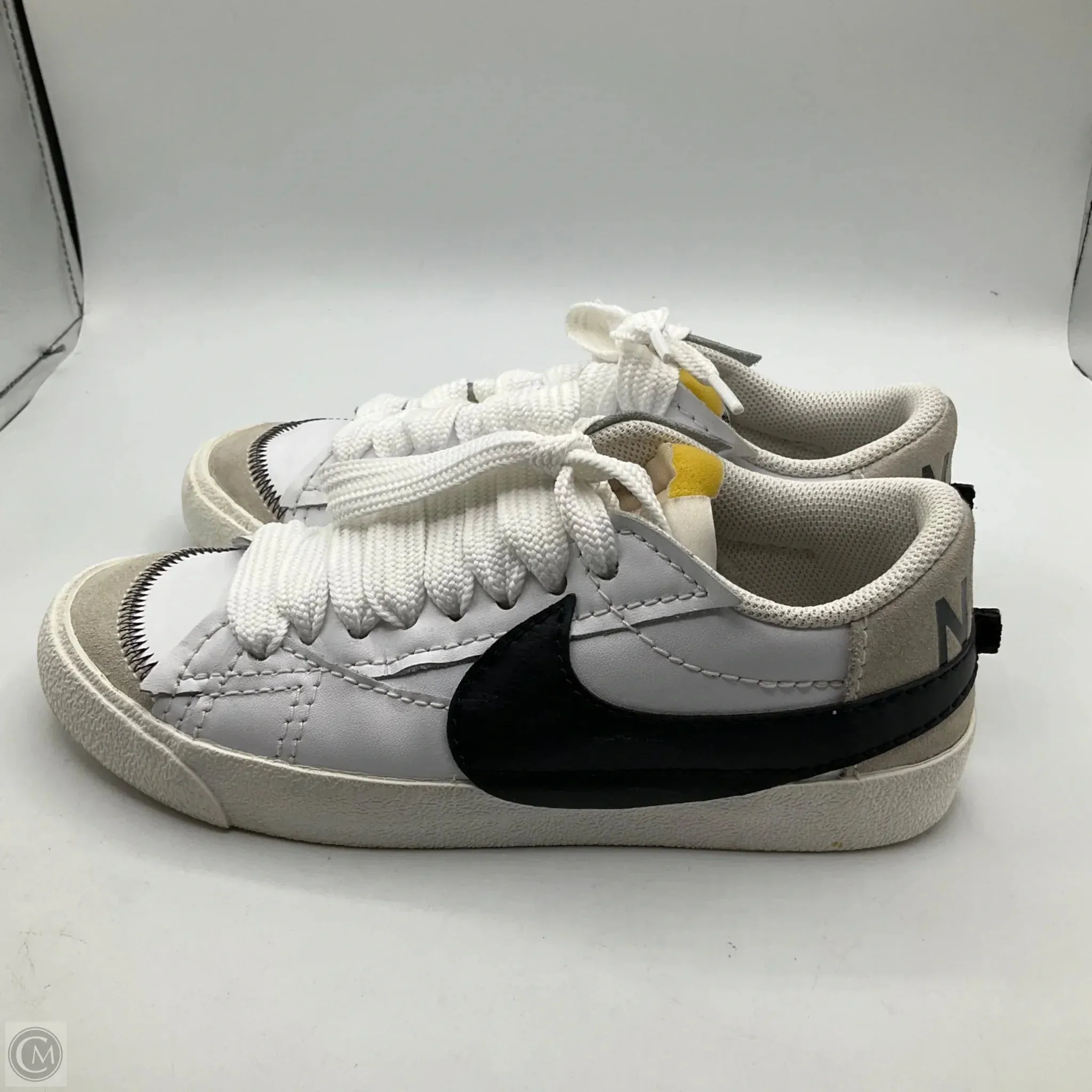 Shoes Sneakers By Nike In White, Size: 7.5
