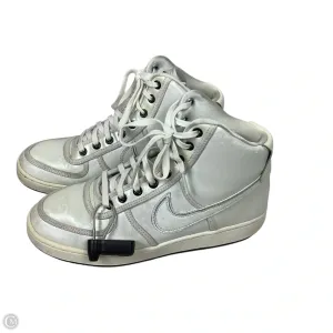 Shoes Sneakers By Nike In White, Size: 7