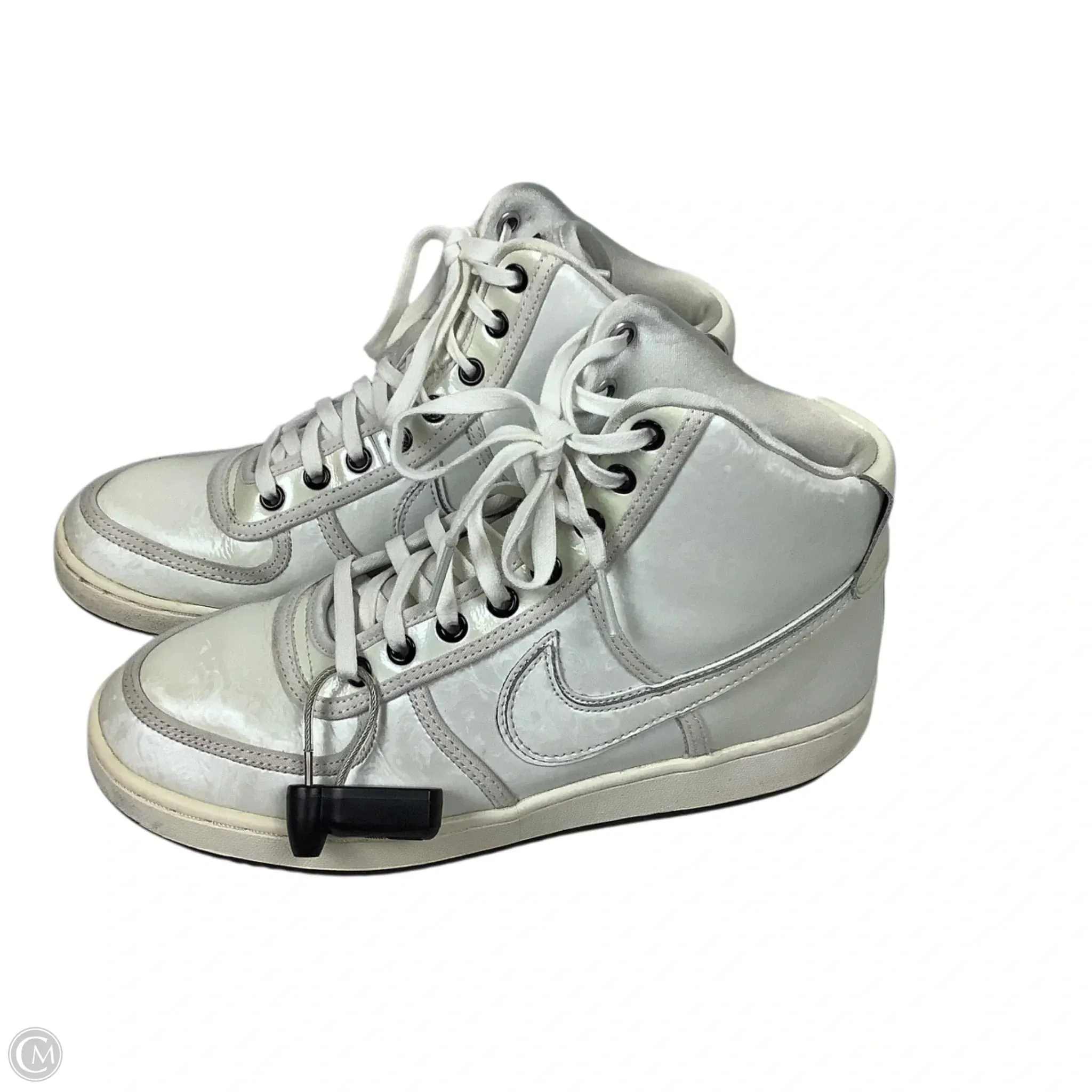 Shoes Sneakers By Nike In White, Size: 7