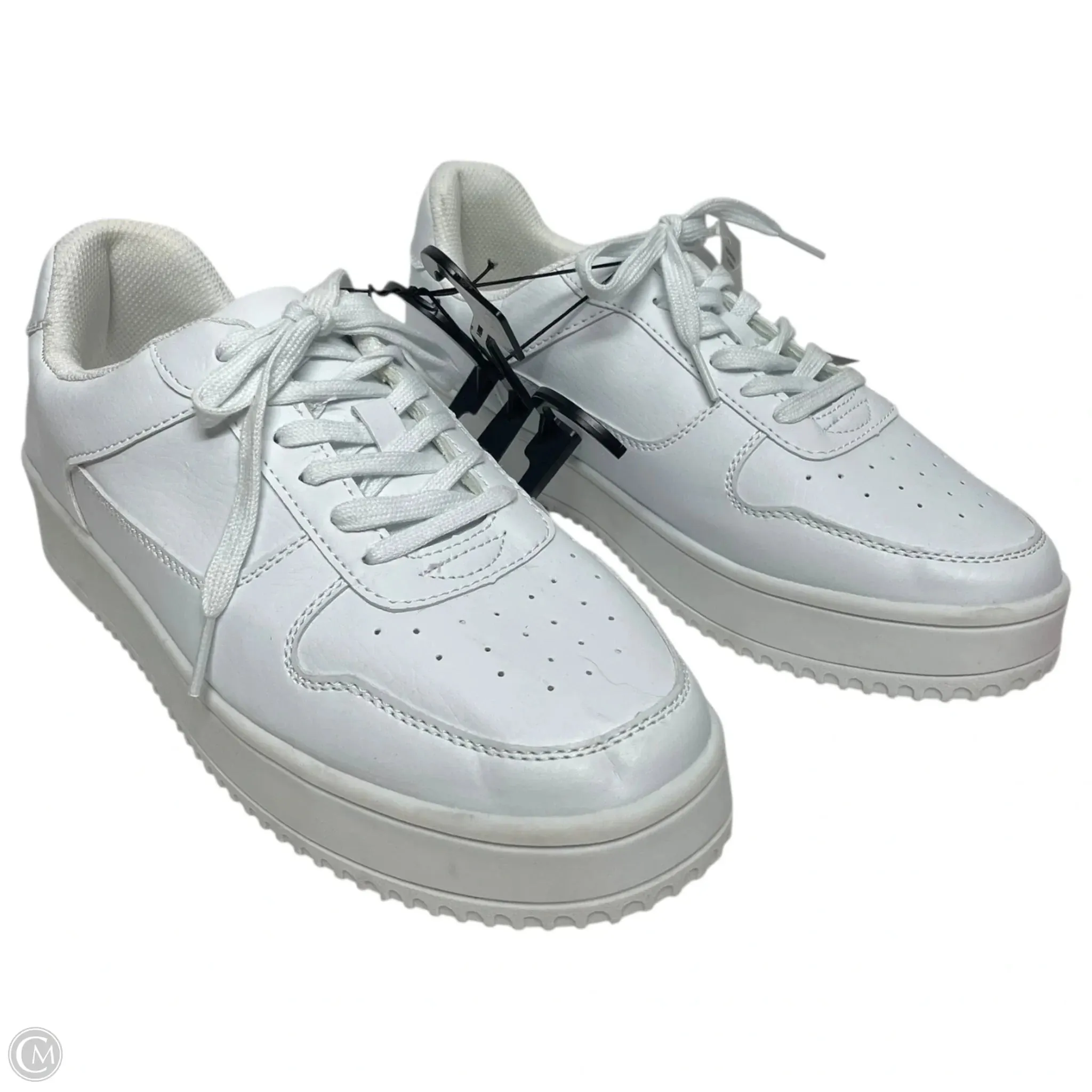 Shoes Sneakers By No Boundaries In White, Size: 10