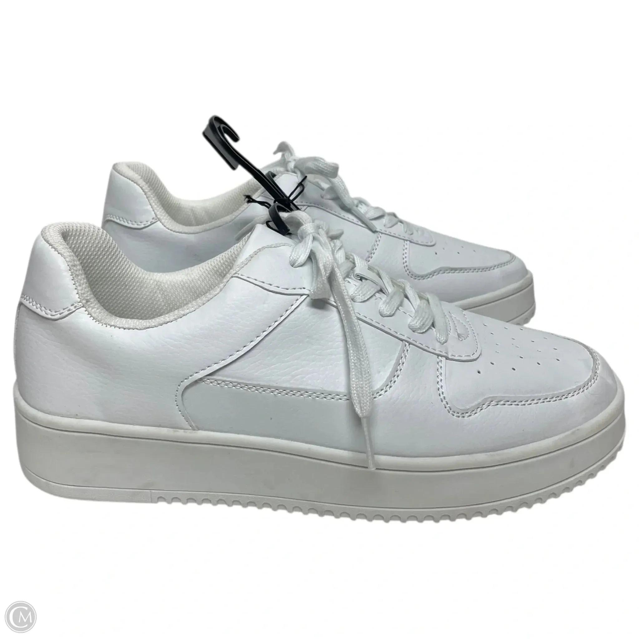 Shoes Sneakers By No Boundaries In White, Size: 10