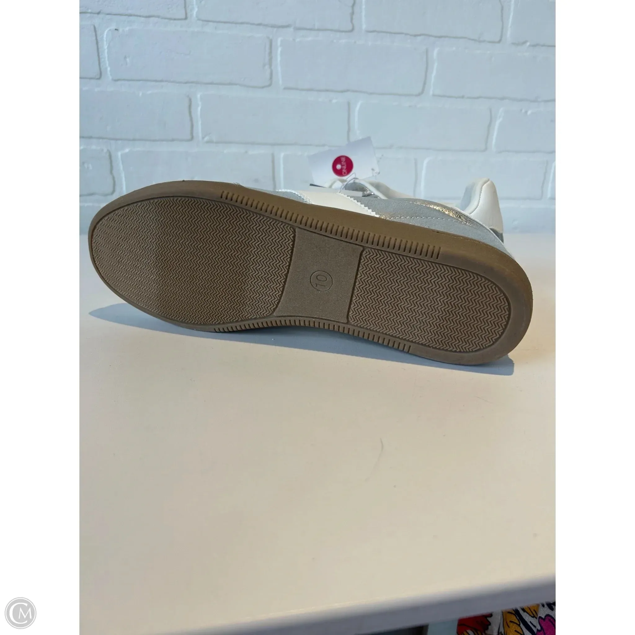 Shoes Sneakers By Universal Thread In Silver & White, Size: 10