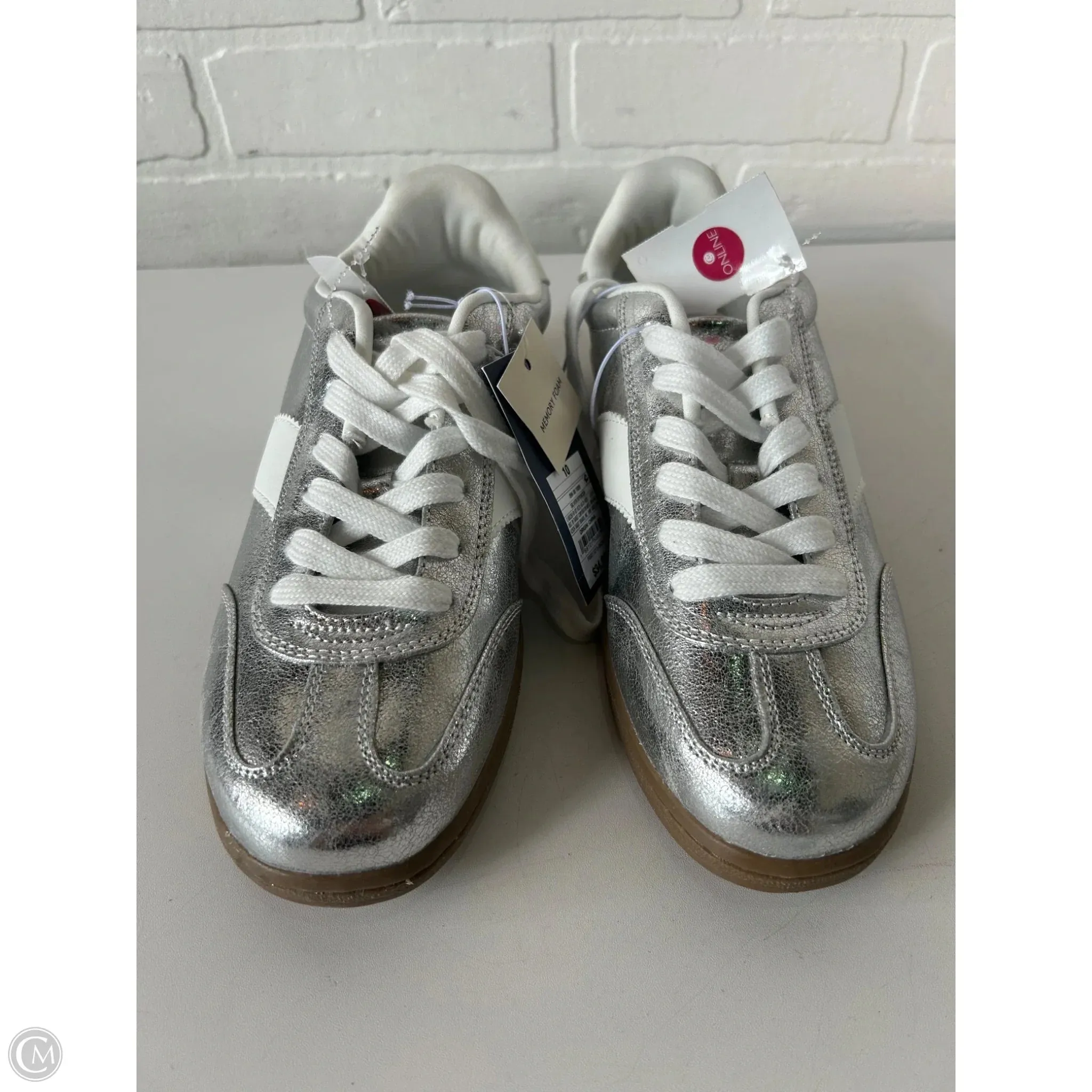 Shoes Sneakers By Universal Thread In Silver & White, Size: 10